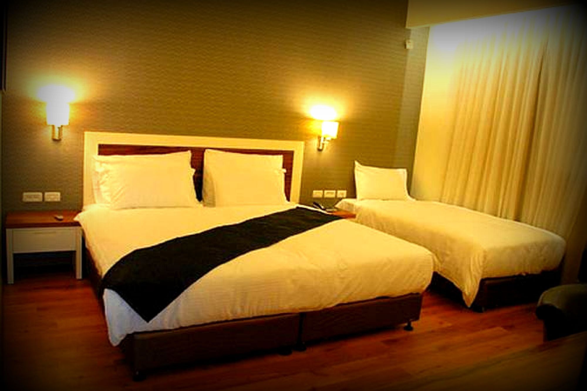 Emily'S Hotel ทิเบเรียส ภายนอก รูปภาพ
